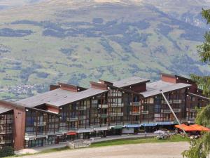 Appartement ski aux pieds avec balcon et wifi - FR-1-346-440