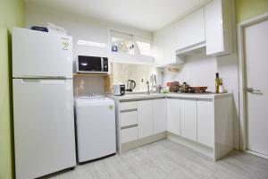 Phòng gia đình với phòng tắm riêng. (Family Room with Private Bathroom)