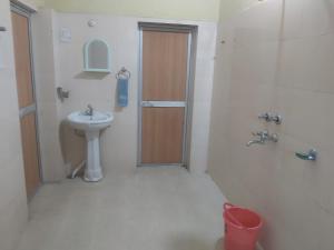 "Priyadarshi Villa" Free pickup in ac car from Jasidih Railway station or Deoghar Airport