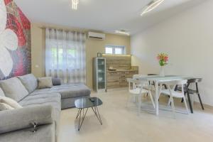 Modern apartment Bircic with balcony & patio