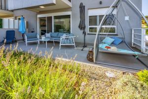 Sea view with garden apartment Joshua