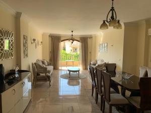 Modern downtown Sheikh Zayed Condo