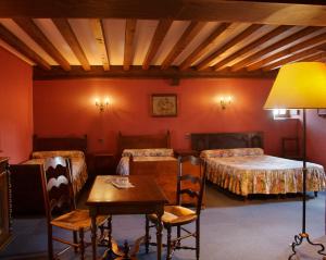 Hotels Hostellerie du Vieux Perouges : Chambre Familiale Standard - Non remboursable