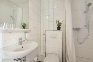 Queen Room with Shared Bathroom room in Novum Hotel Hamburg Stadtzentrum