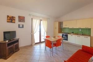 Villetta con Piscina - BUDONI