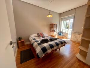 Atuaire Home Plaza de Libertad junto a el CID Campeador Burgos