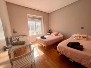 Atuaire Home Plaza de Libertad junto a el CID Campeador Burgos