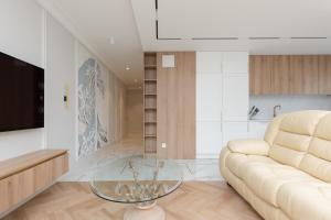Moderna Central Luxury Apartment with Parking in Gdynia by Noclegi Renters