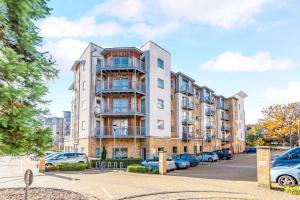 Travaal - 2 Bed Serviced Apartment Farnborough