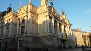 Apartmenti near Opera Theater