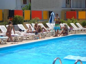 Antony's Complex hotel, 
Kavos, Greece.
The photo picture quality can be
variable. We apologize if the
quality is of an unacceptable
level.