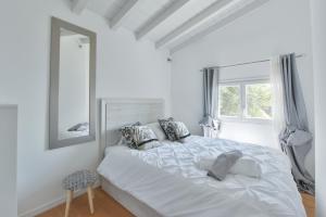Villas THE WHITE HOUSE BEAUSOLEIL- Monaco Border Waterfall & View of Sea and Monaco : photos des chambres