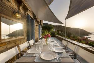 Seabreeze house by the sea by Andros Villas Collection