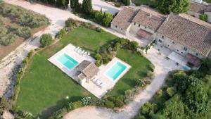 Maisons de vacances Mas Millesime - Gites Carignan - 4 pers - piscine privative - St Remy de Provence : photos des chambres