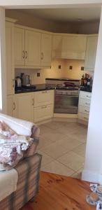 Beautiful 3 Bed Apartment with Balcony Sea View