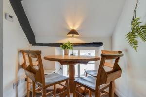 The Nook, Newly Available Relaxed 2 bed, Cotswolds