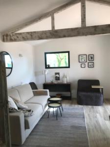 Villas Petit mas provencal meuble de tourisme 3 etoiles - 3 pers 1 piece 30 m2 tout confort lisiere foret jardin Jacuzzi Piscine : photos des chambres