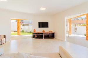 GB03 Maravilhosa Casa 5 Suítes a 200m da Praia