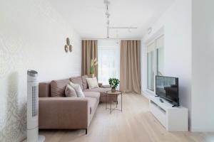 Apartment with Balcony Parking Mogilska by Renters Prestige