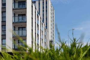 Apartment with Balcony & Parking Mogilska by Renters Prestige