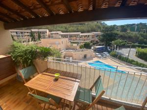Appartements Golfe St Tropez Magique T2 duplex vue mer piscine, garage : photos des chambres