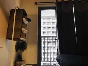 Cozy Bedroom FAME Condo Greenfield EDSA MRT Shaw