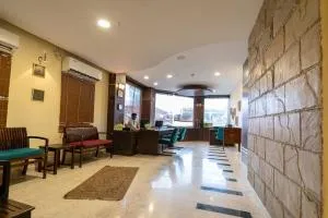 The Lindsay - Bara Bazar