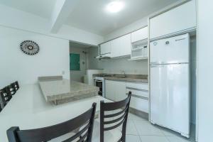 Apartamento 2 dormitórios no centro de Bombinhas com 1 suite