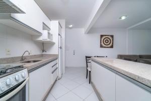 Apartamento 2 dormitórios no centro de Bombinhas com 1 suite