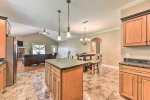 Gorgeous Home with Fireplace, Near St Louis Bay