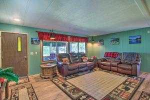 Cozy Chiloquin Retreat < 30 Mi to Crater Lake!
