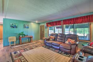 Cozy Chiloquin Retreat < 30 Mi to Crater Lake!
