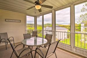 Cozy and Deluxe Branson Condo with Covered Balcony