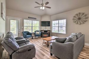Cozy and Deluxe Branson Condo with Covered Balcony
