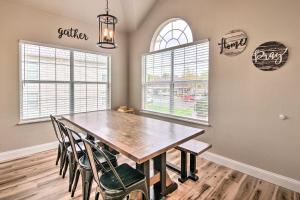 Cozy and Deluxe Branson Condo with Covered Balcony