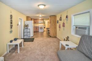 Daytona Beach Home about 4 Mi to Daytona Speedway