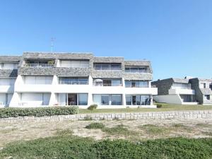 Spacieux studio terrasse, mer à 700m commerces, parking privé, Wi-Fi inclu - FR-1-349-116