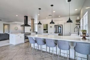 Beautiful Hemet Home Large Patio and Mtn Views!