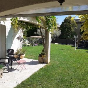 B&B / Chambres d'hotes Chambres d'hotes & jacuzzi - A l'ombre des amandiers : photos des chambres