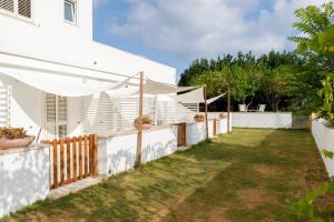 Double Room with Patio room in La casa sul faro
