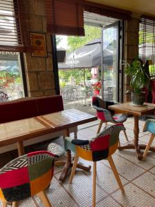 Hotels Logis Deshors-Foujanet : photos des chambres