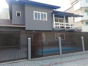 CASA ARMANI 50 metros DA PRAIA MARISCAL BOMBINHAS