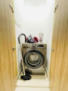 Elite Inn: Amaranta75 (Townhouse Direct pool view)