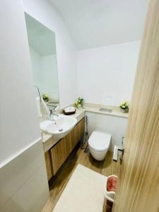 Elite Inn: Amaranta75 (Townhouse Direct pool view)