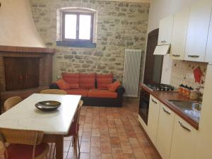 Casale in collina vista Assisi,Brufa di Torgiano