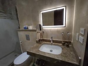 Eco Inn: Sherook66B2 1 BR Apartment With Garden