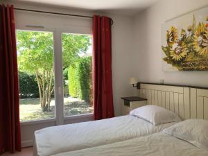 Maisons de vacances Welcoming holiday home in Les Forges with garden : photos des chambres