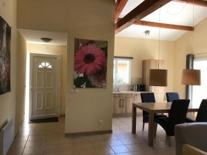 Maisons de vacances Villa in Les Forges with Golf & Pool Access : photos des chambres