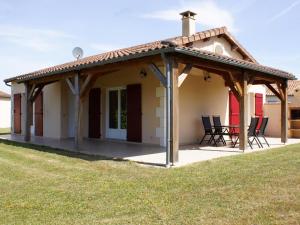 Maisons de vacances Soothing Holiday Home in Les Forges with Swimming Pool : photos des chambres