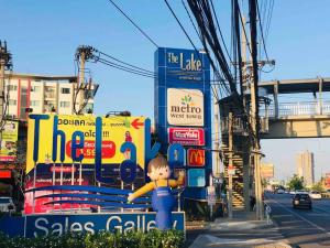 pool view, resort ambience at Metro Park min 30 nights